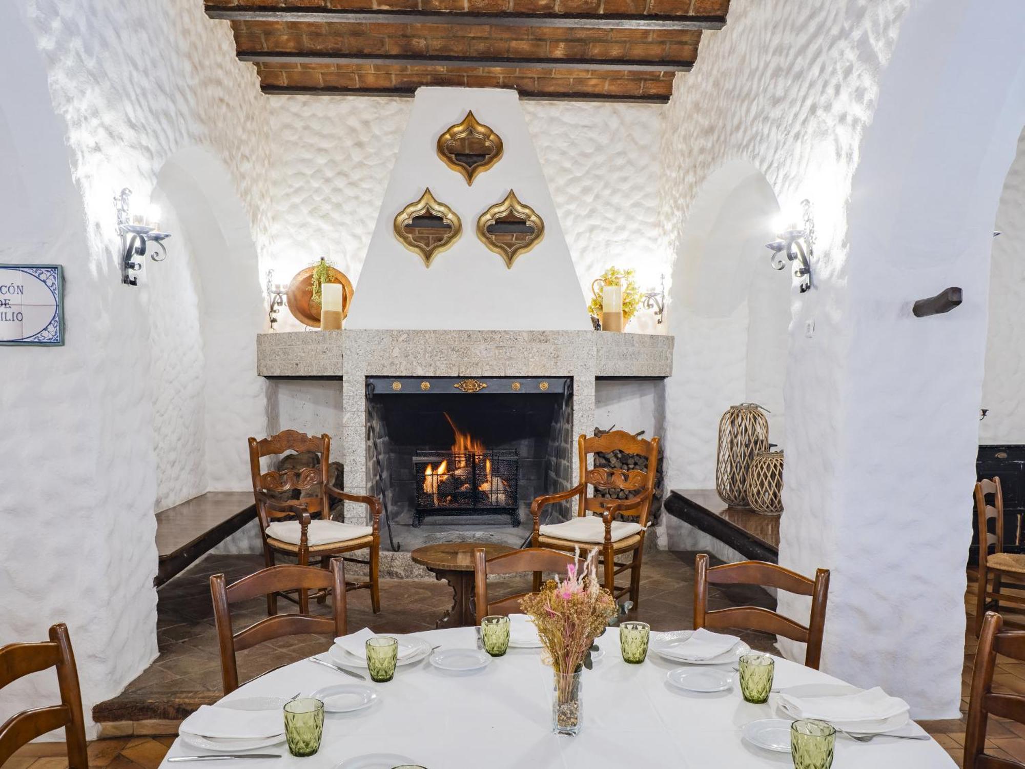 Cubo'S Hotel Cortijo San Antonio 카사라보넬라 외부 사진