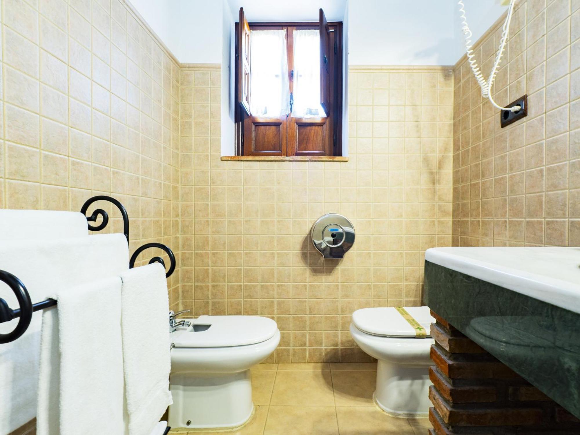 Cubo'S Hotel Cortijo San Antonio 카사라보넬라 외부 사진